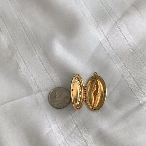 Locket gold tone used great condition